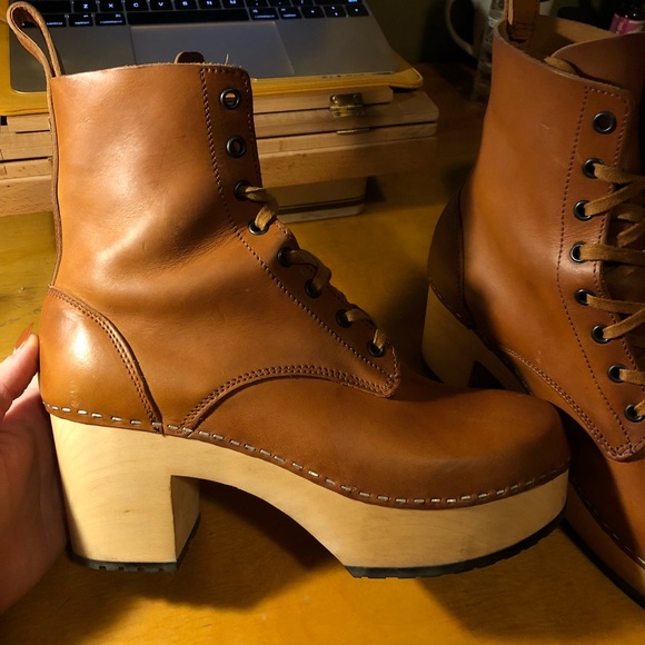 SOLD Lace Up Plateau Tan Hasbeens Wood Clog - Picture 2 of 5